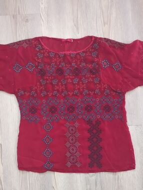 Johnny Was Red Embroidered Women's Top Hole On Back Size S Aztec Geometric Rayon